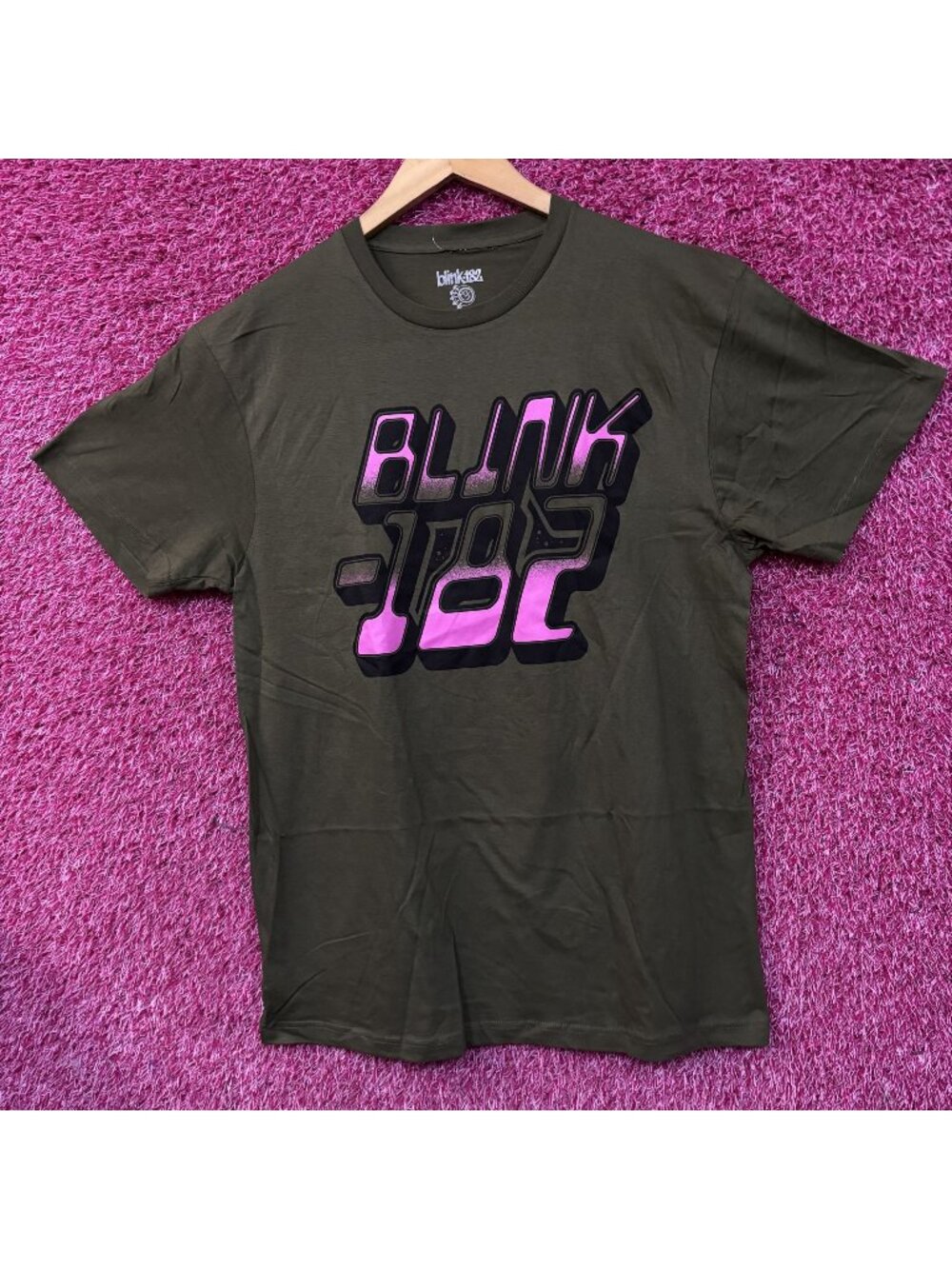 Blink-182 Pink Gradient Logo Pop Punk T-Shirt large